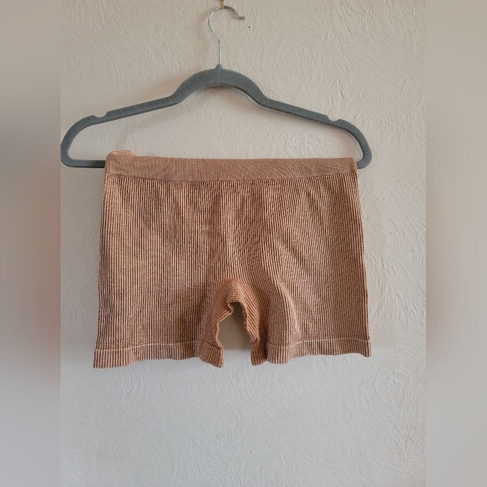 Colsie Ribbed Biker‎ Shorts, Tan, Size Large
